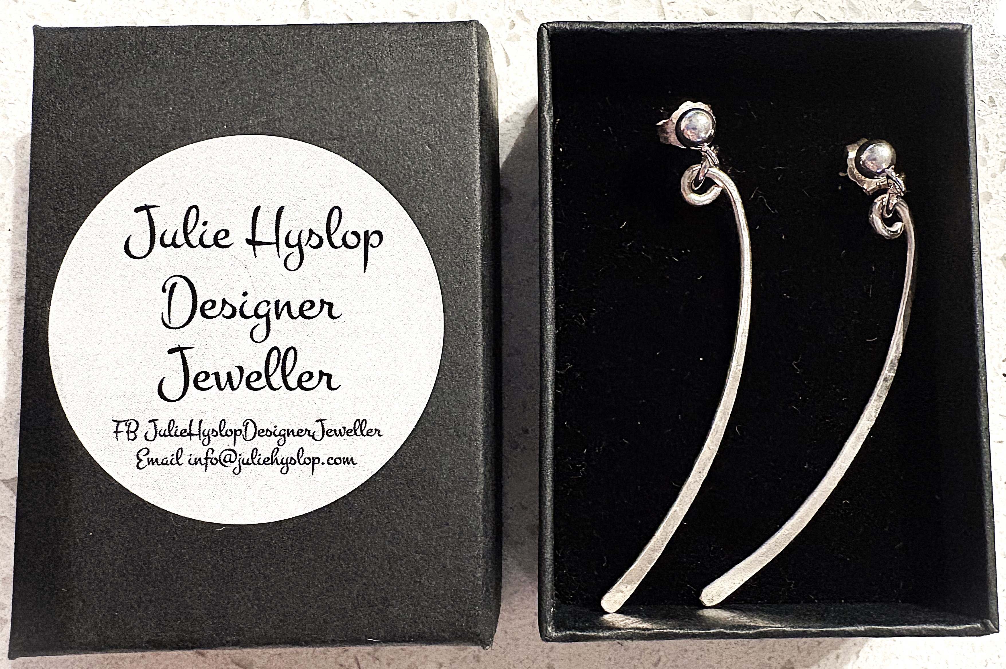 Julie Hyslop logo image